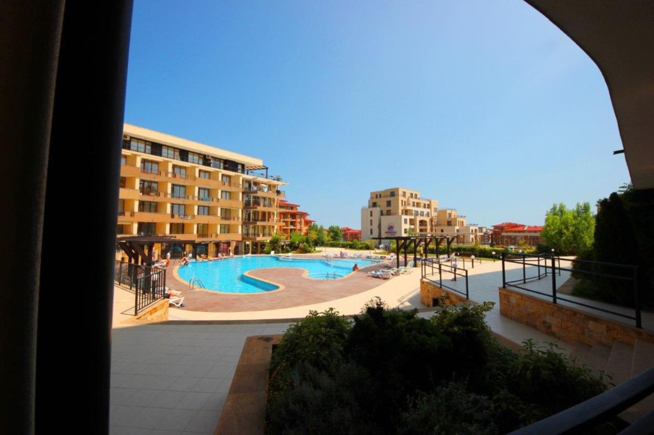 Menada Luxor Apartments Sveti Vlas Oda fotoğraf