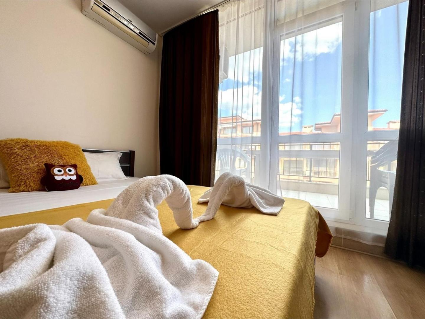 Menada Luxor Apartments Sveti Vlas Oda fotoğraf