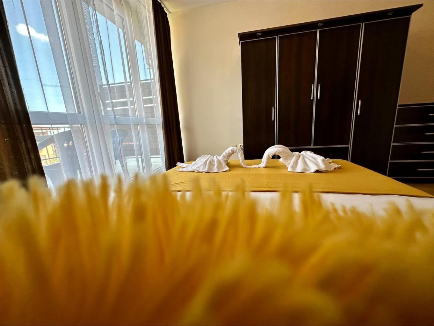 Menada Luxor Apartments Sveti Vlas Oda fotoğraf