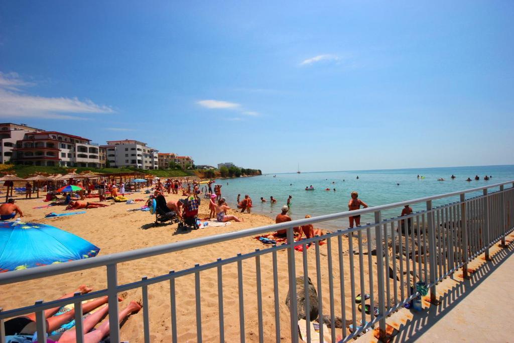 Menada Luxor Apartments Sveti Vlas Dış mekan fotoğraf